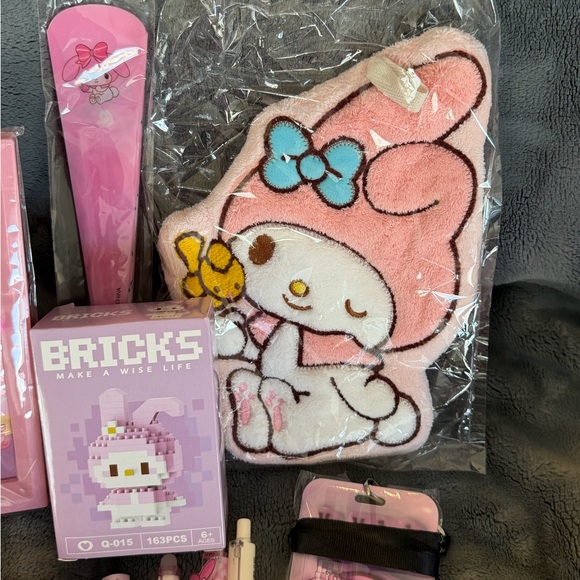 🩷Sanrio My Melody Knit Tote Bag & 20 + Accessories Bundle - Picture 7 of 7